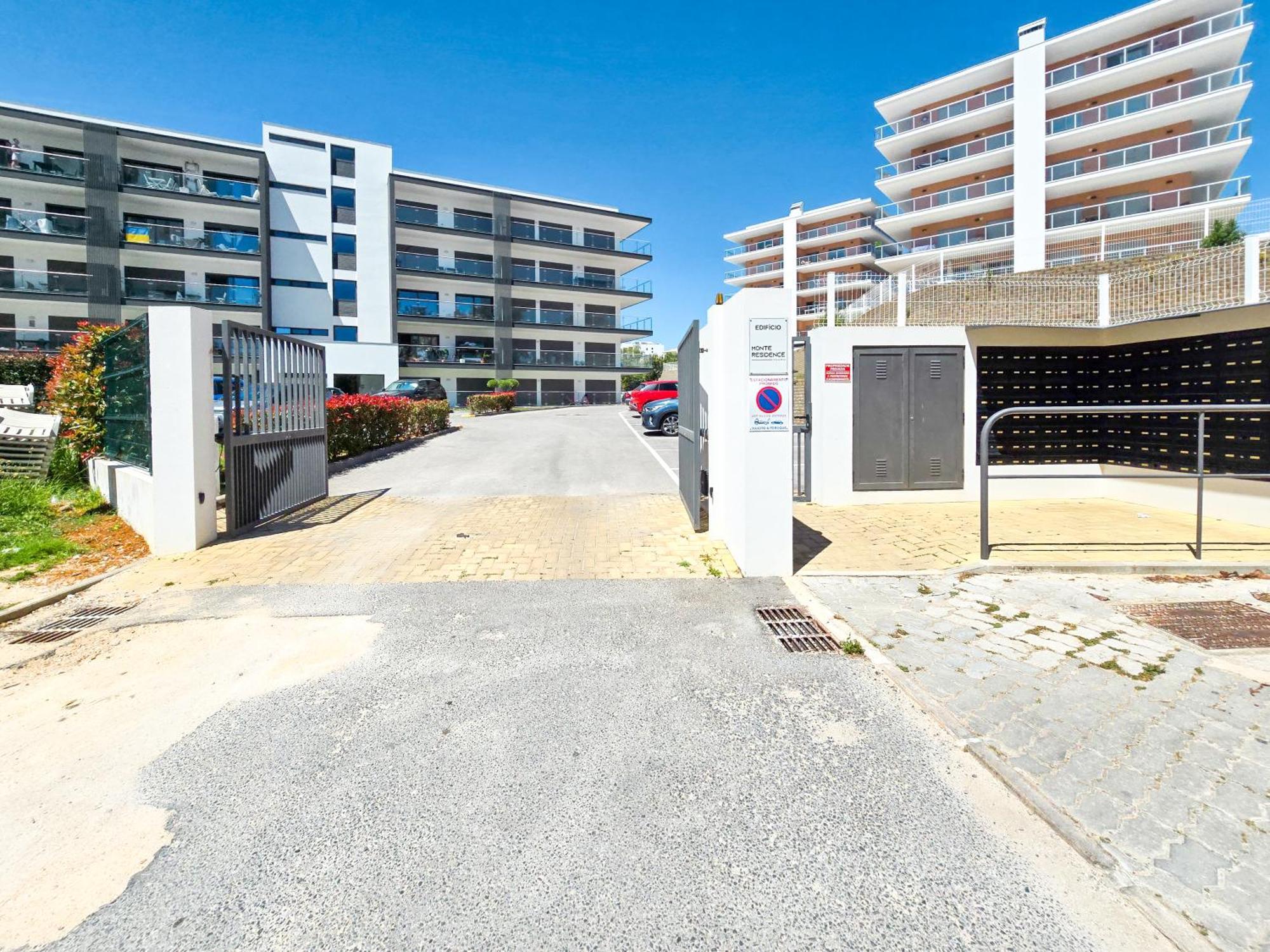 Rocha Honey Glow Apartment *