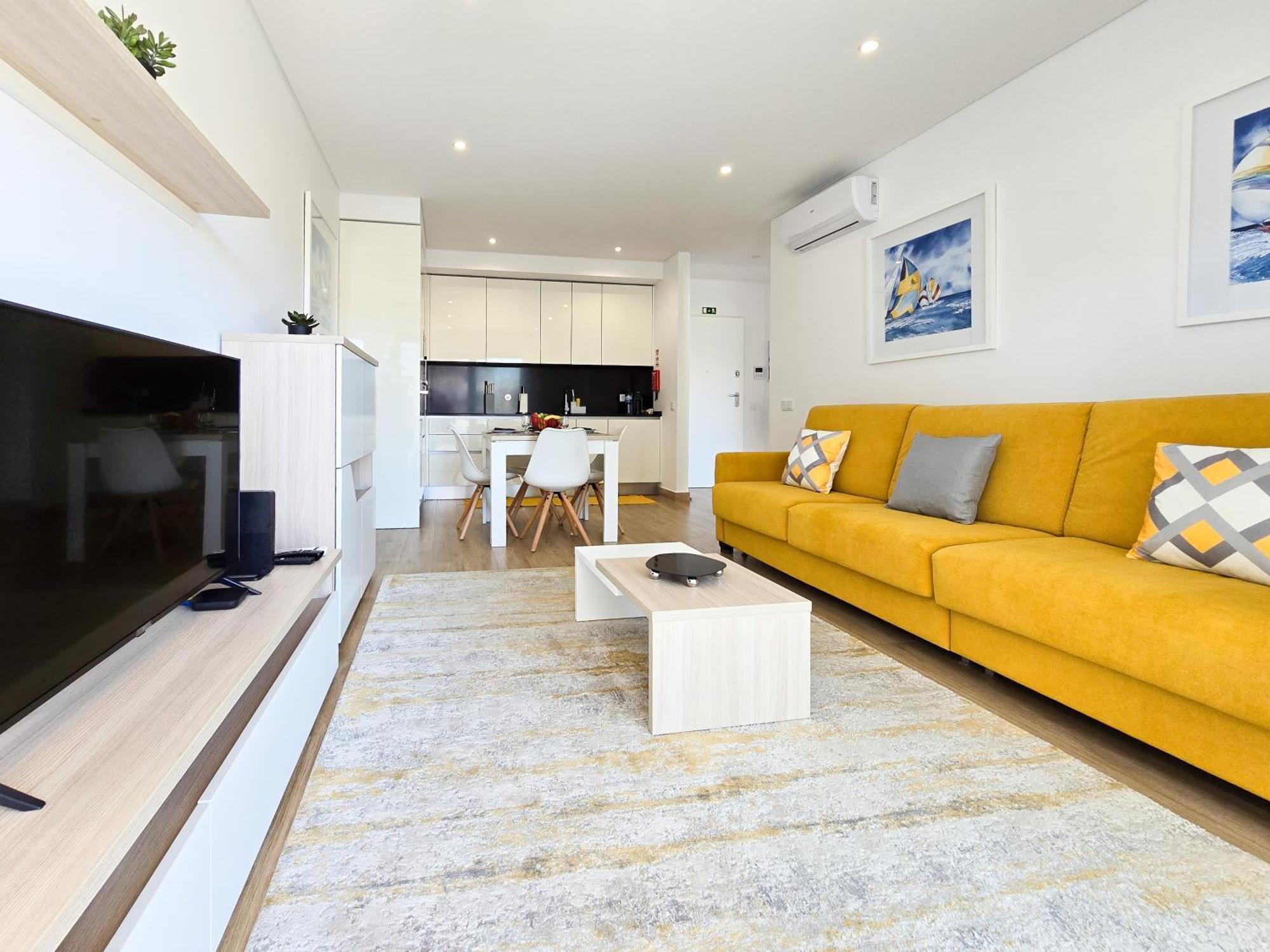 Rocha Honey Glow Apartment