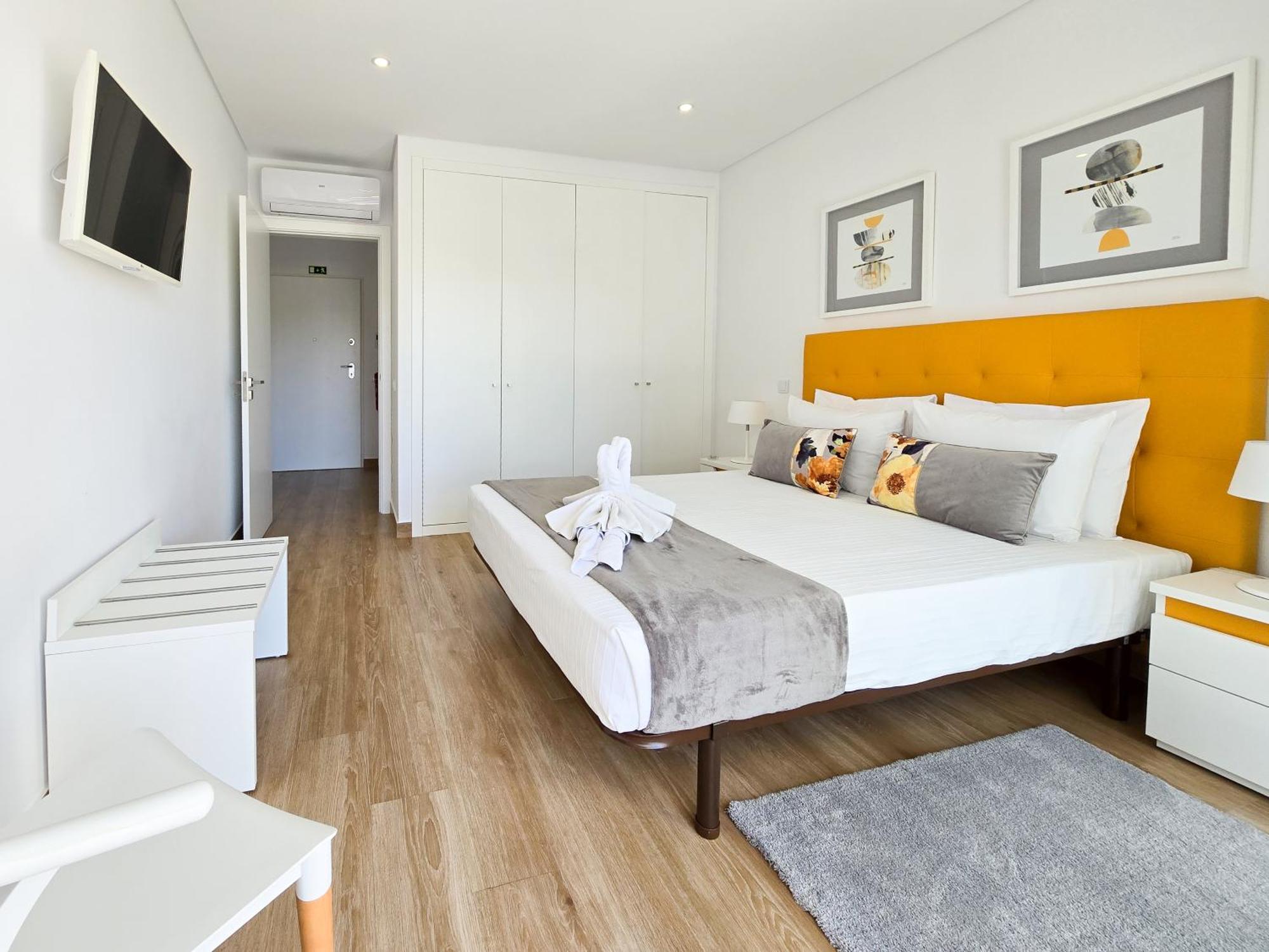 Rocha Honey Glow Apartment