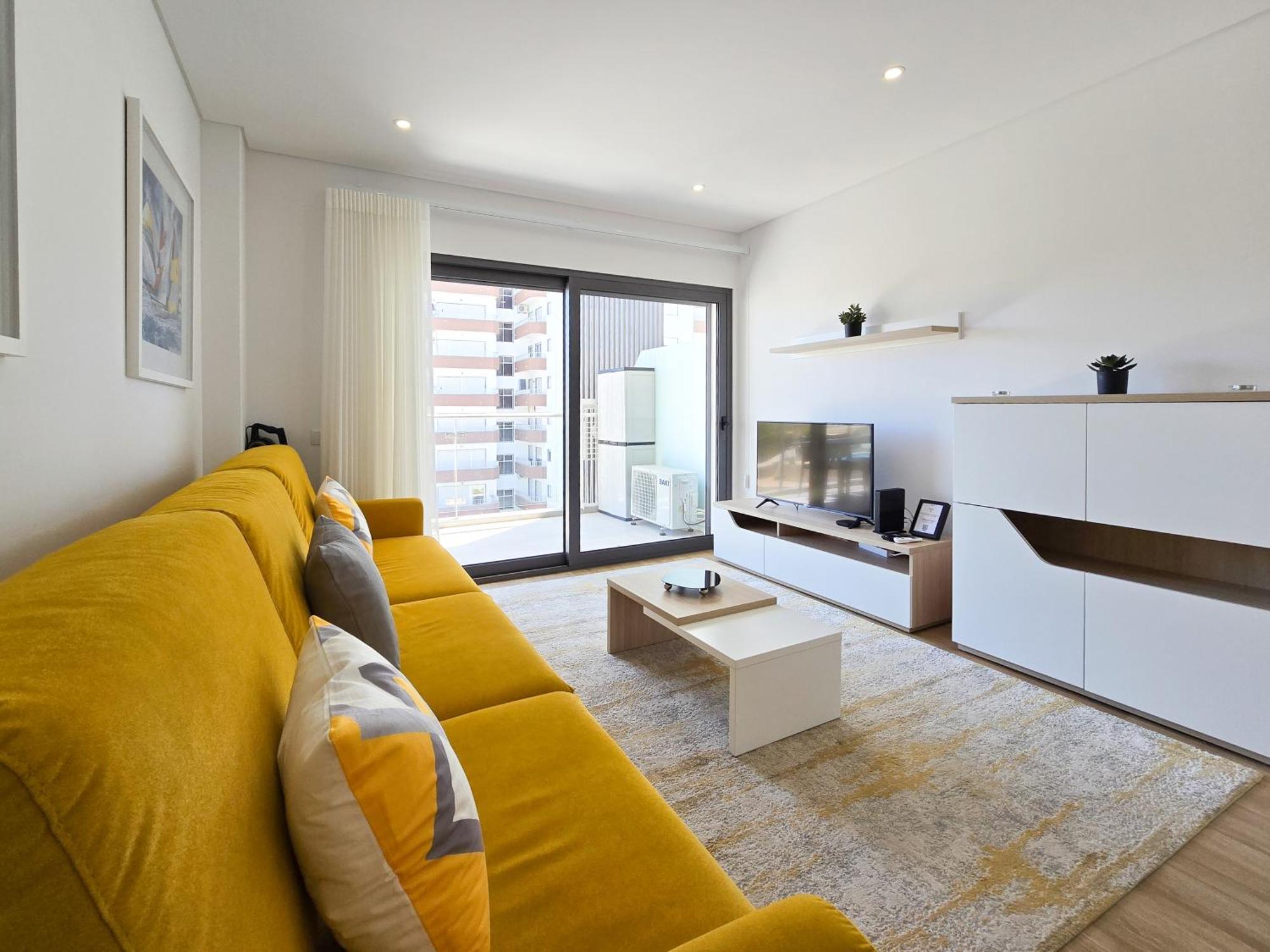 Rocha Honey Glow Apartment *