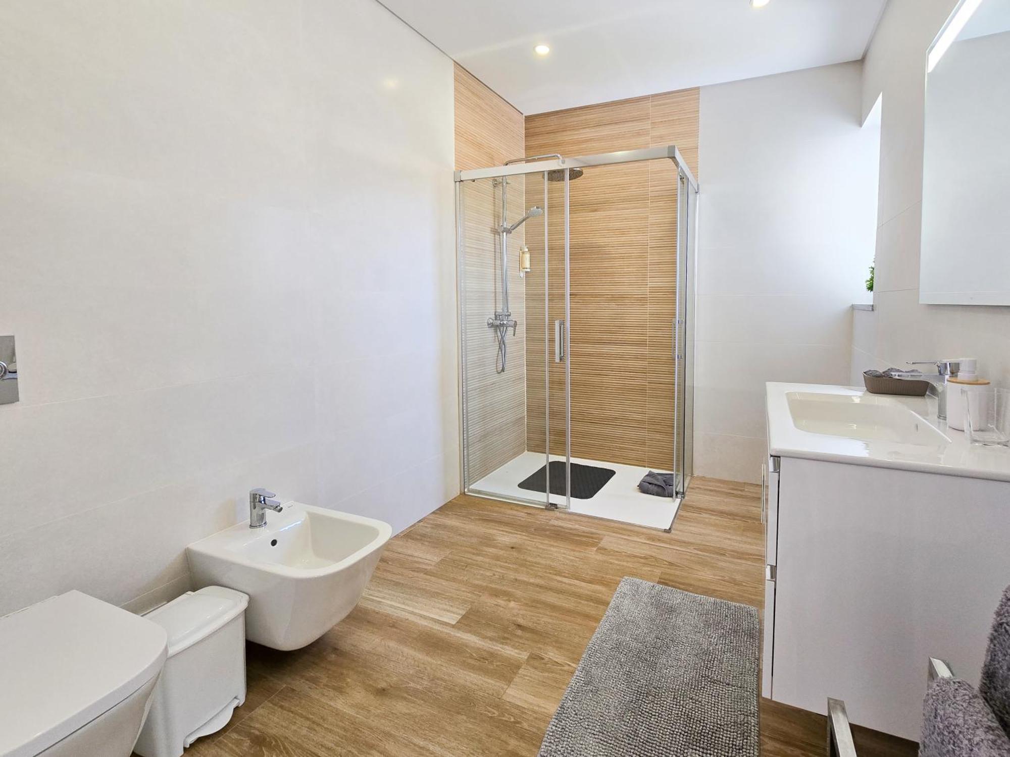 Rocha Honey Glow Apartment